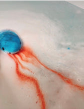 Load image into Gallery viewer, Shark head Bath Bomb
